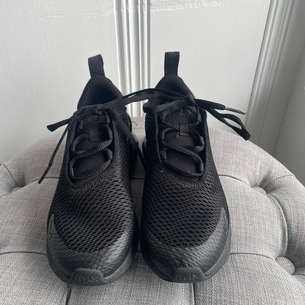 Boys Nike Air Max 270 Size 2Y Black